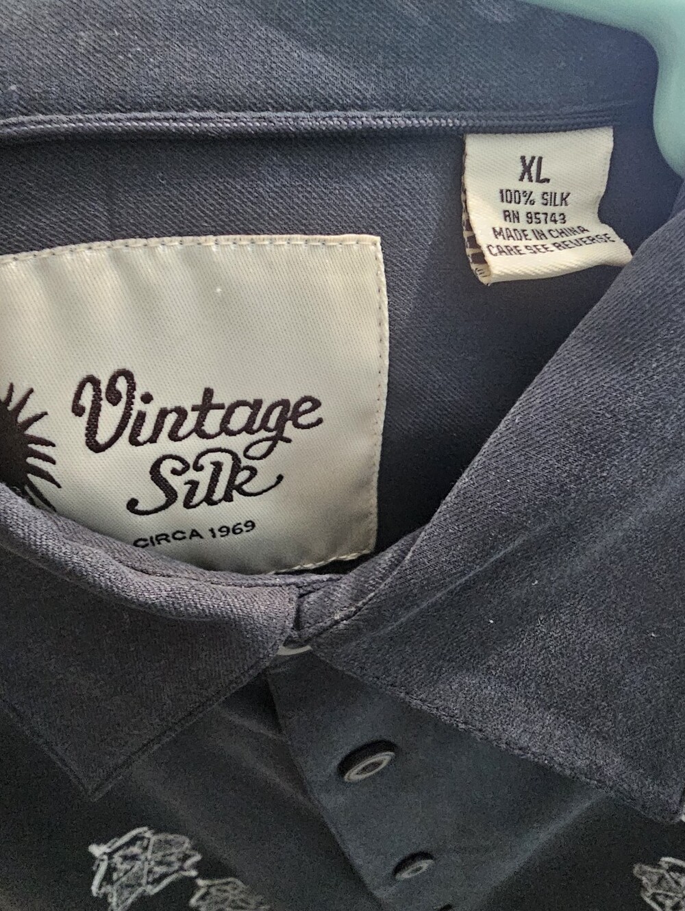 Vintage Silk Circa 1969 Black 100% Silk Button Up Shirt White Embroidery Size XL - Picture 2 of 3